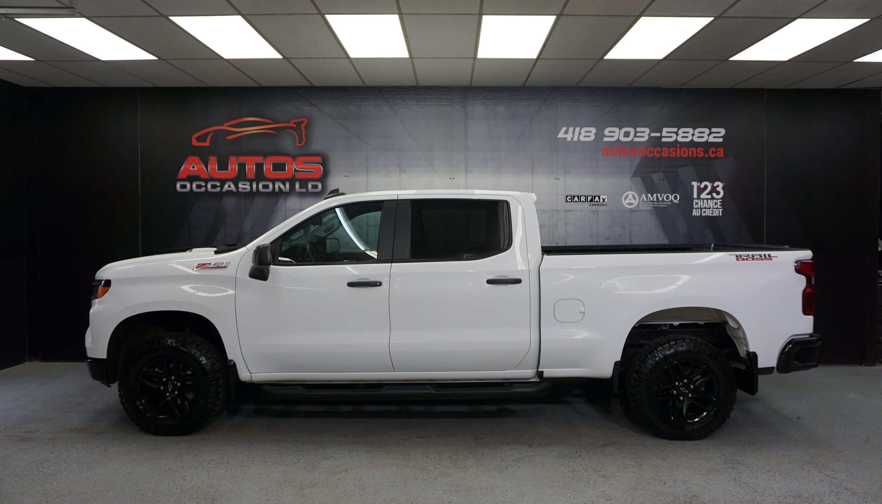 2023 Chevrolet Silverado 1500 TRAIL BOSS Z71 -- V8 5.3L 4X4 -- CREW 36 914 KM !!
