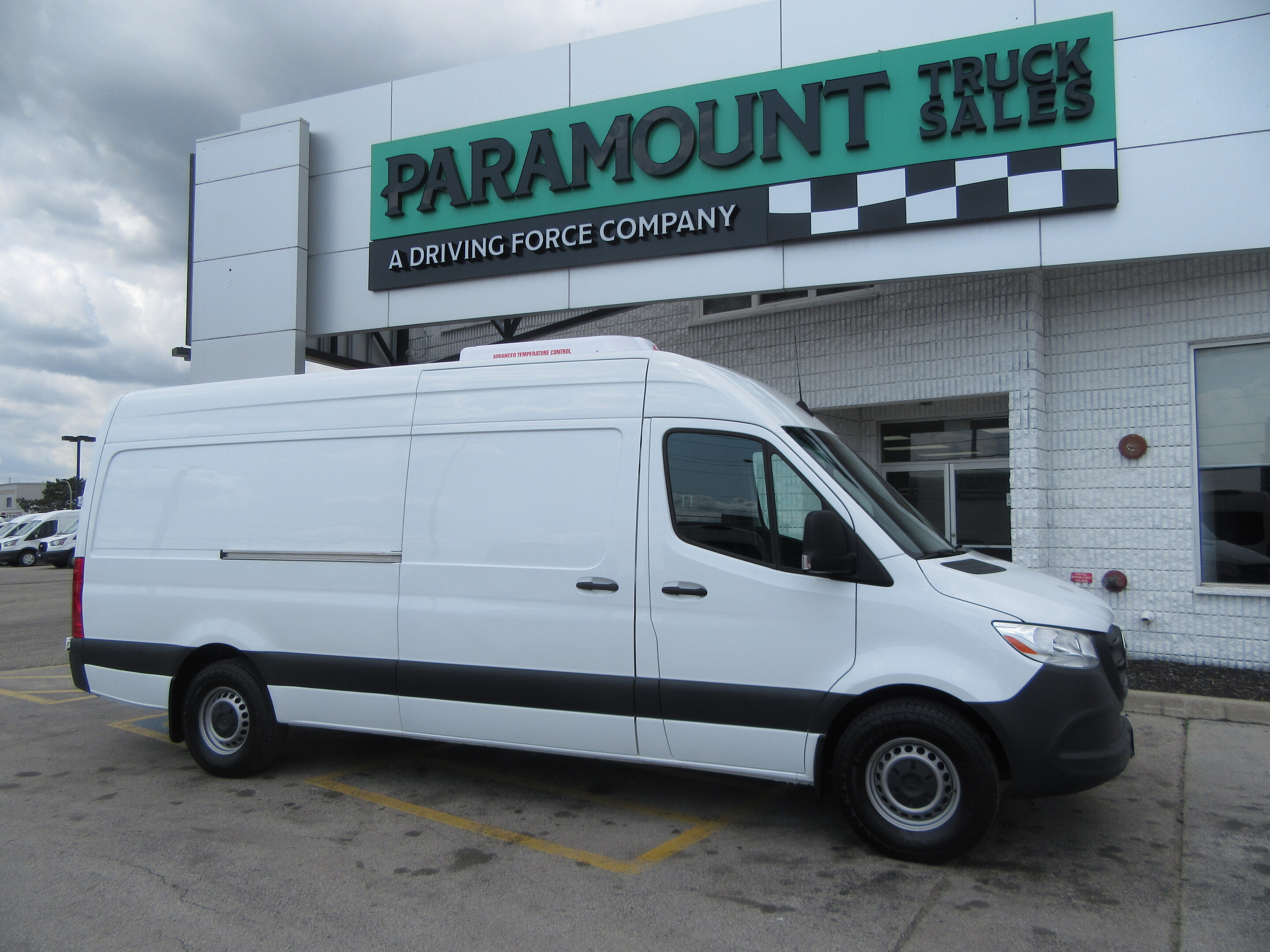 2023 Mercedes-Benz Sprinter 2500 GAS HIGH ROOF 170” WB CARGO VAN NEW REEFER SYSTEM