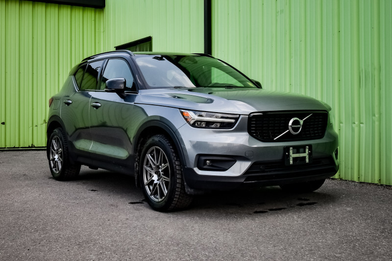 2019 Volvo XC40 T5 AWD Momentum  • SUNROOF • HEATE SEATS • CP/AA
