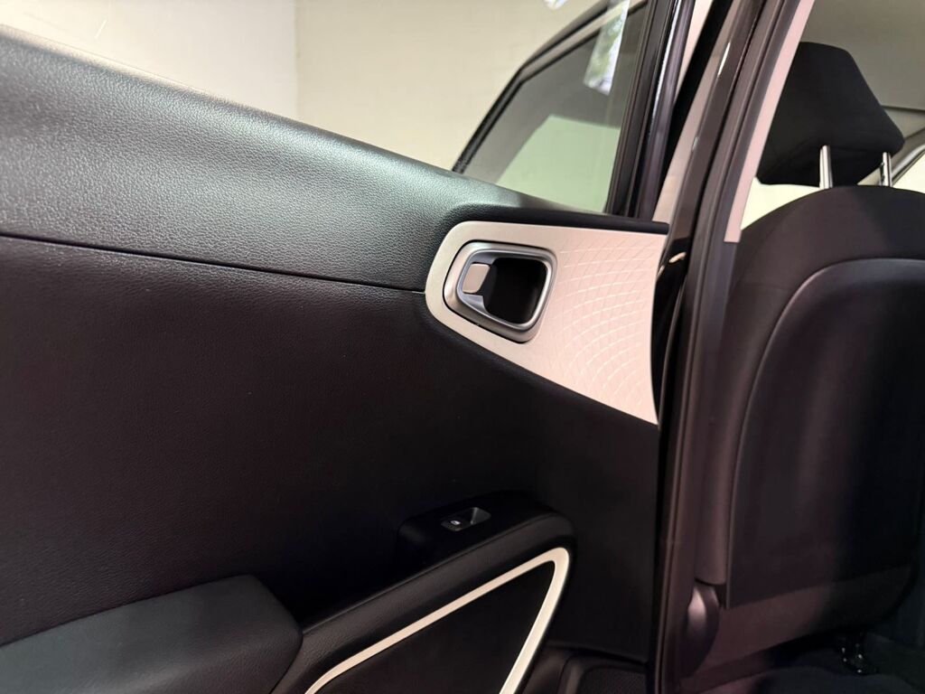 2022 Kia Soul EV Premium, Vancouver, Cash