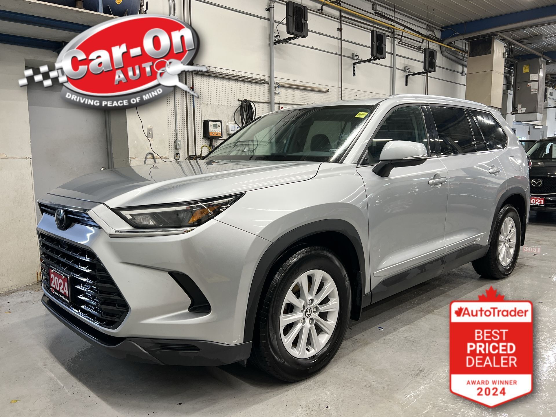 2024 Toyota Grand Highlander AWD| 8-PASS| LEATHER|WIRELESS CARPLAY| 12IN SCREEN