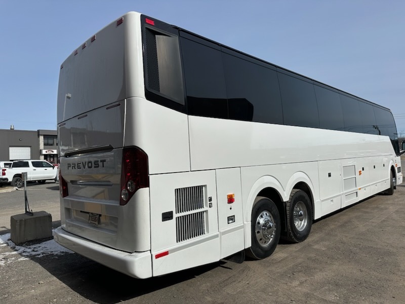2013 Prevost H3-45 Prevost H3-45 2013 Impeccable One Owner  $ 309K