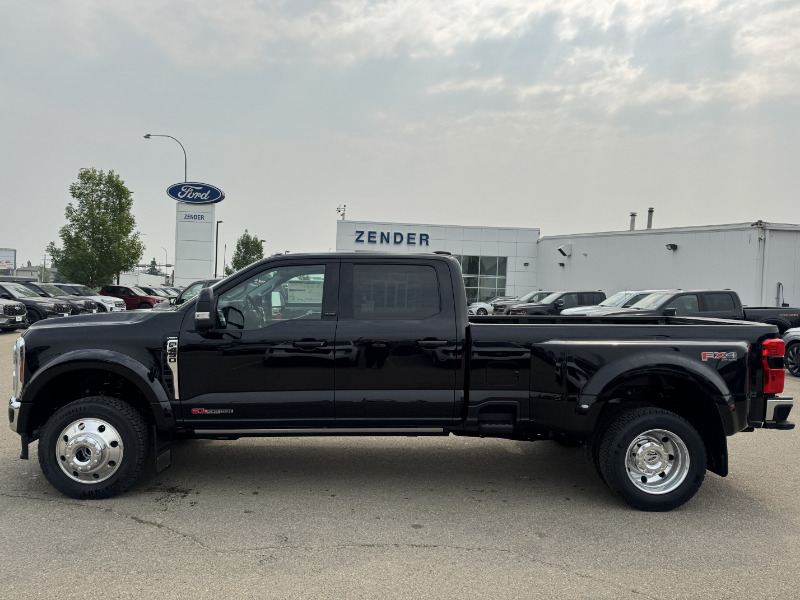 2025 Ford F-450 SUPER DUTY LARIAT