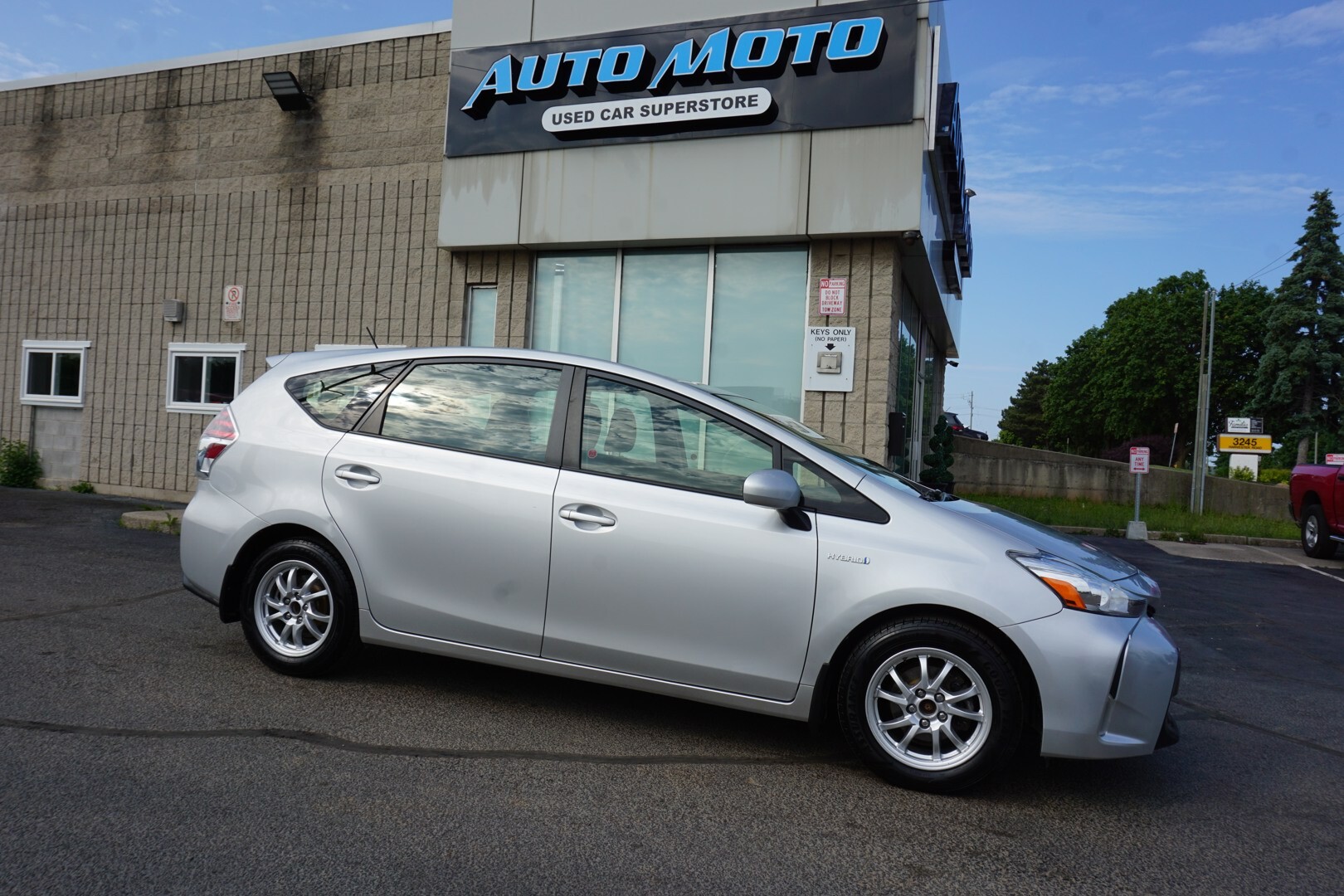 2016 Toyota Prius v FIVE CERTIFIED *ACCIDENT FREE* CAMERA BLUETOOTH CR