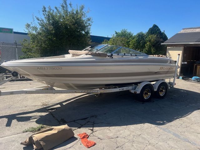 2001 Larson 212 LXi 