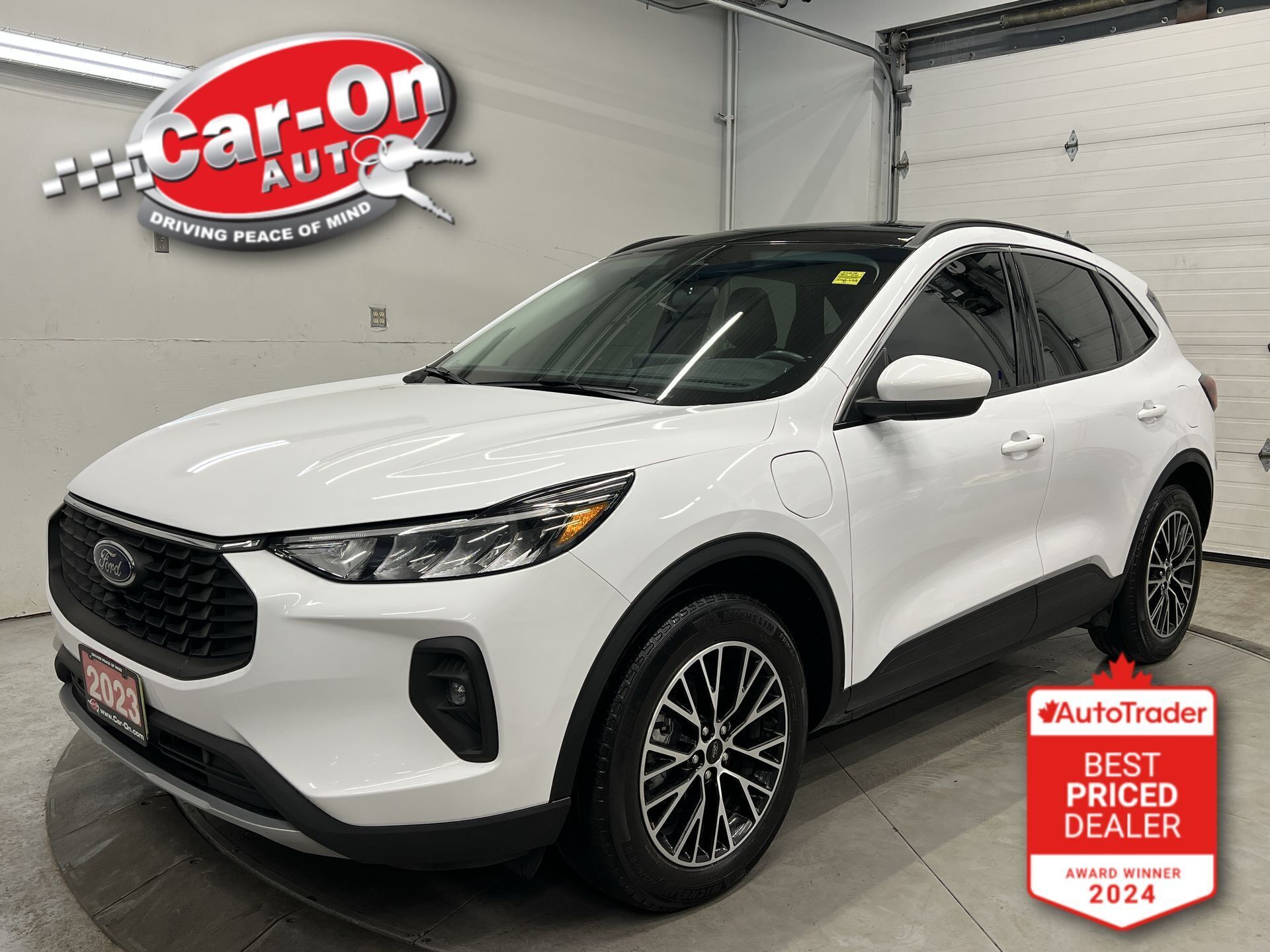 2023 Ford Escape PLUG-IN HYBRID|ONLY 11,000KMS! |PANO ROOF |CARPLAY