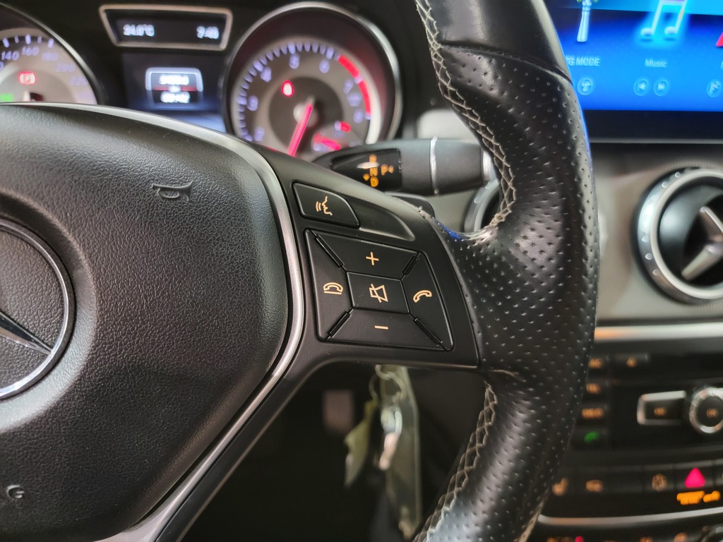 Mercedes-Benz GLA-Class 2015