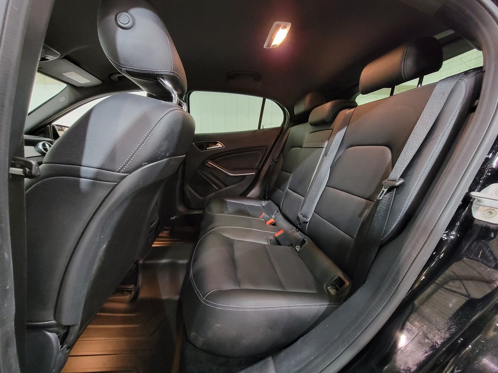 Mercedes-Benz GLA-Class 2015