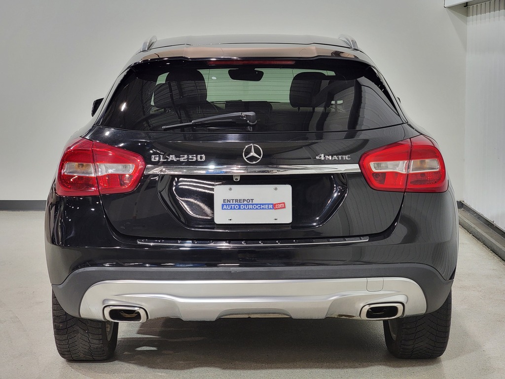 Mercedes-Benz GLA-Class 2015