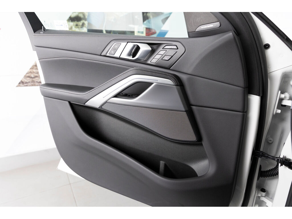 2023 BMW X6 xDrive40i, Vancouver, Cash