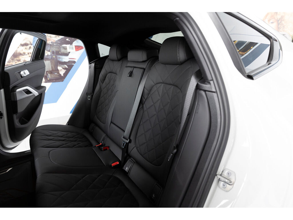 2023 BMW X6 xDrive40i, Vancouver, Cash