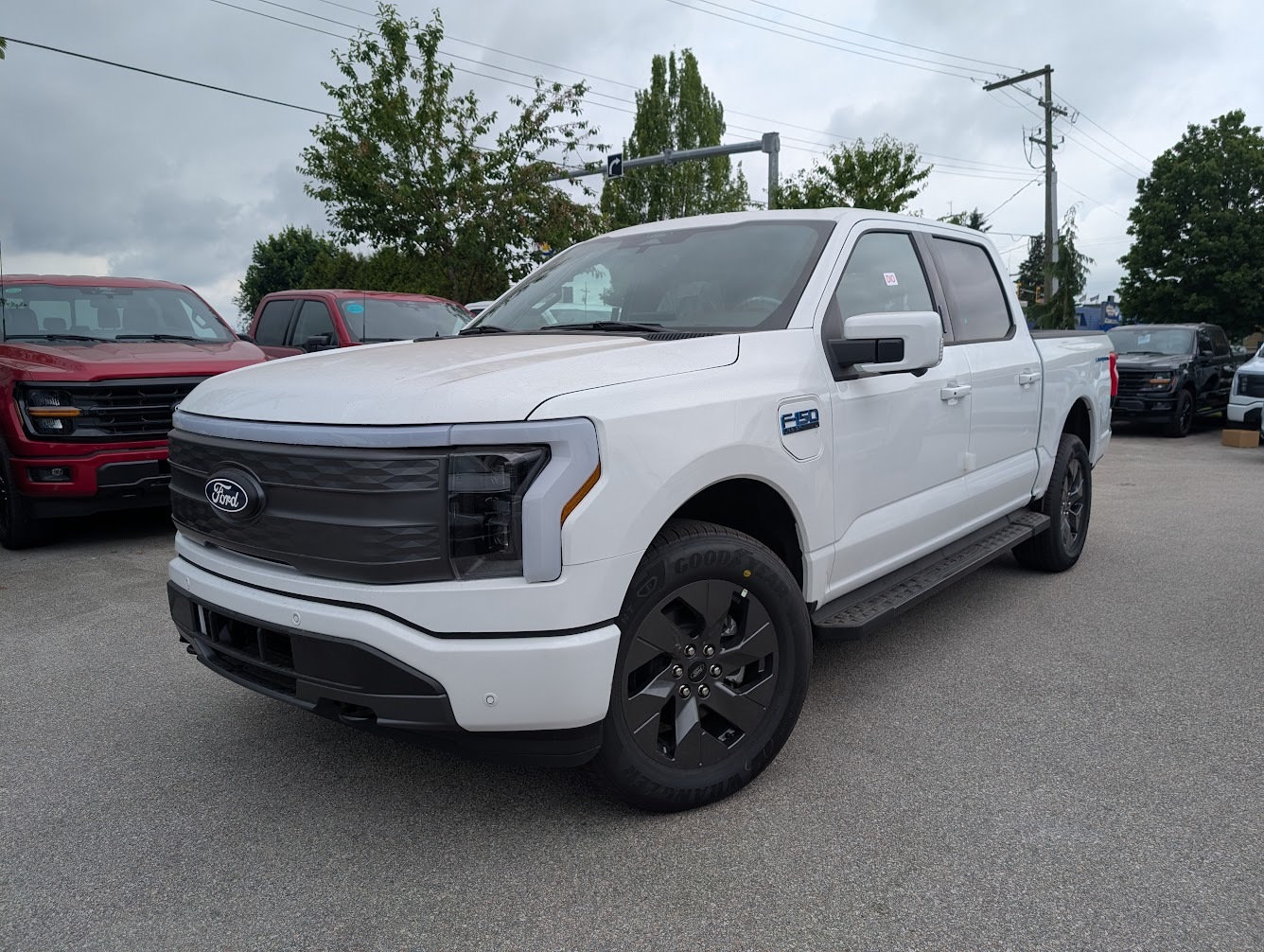 2025 Ford F-150 Lightning LARIAT - Max Trailer Tow, Tray-Style Liners 
