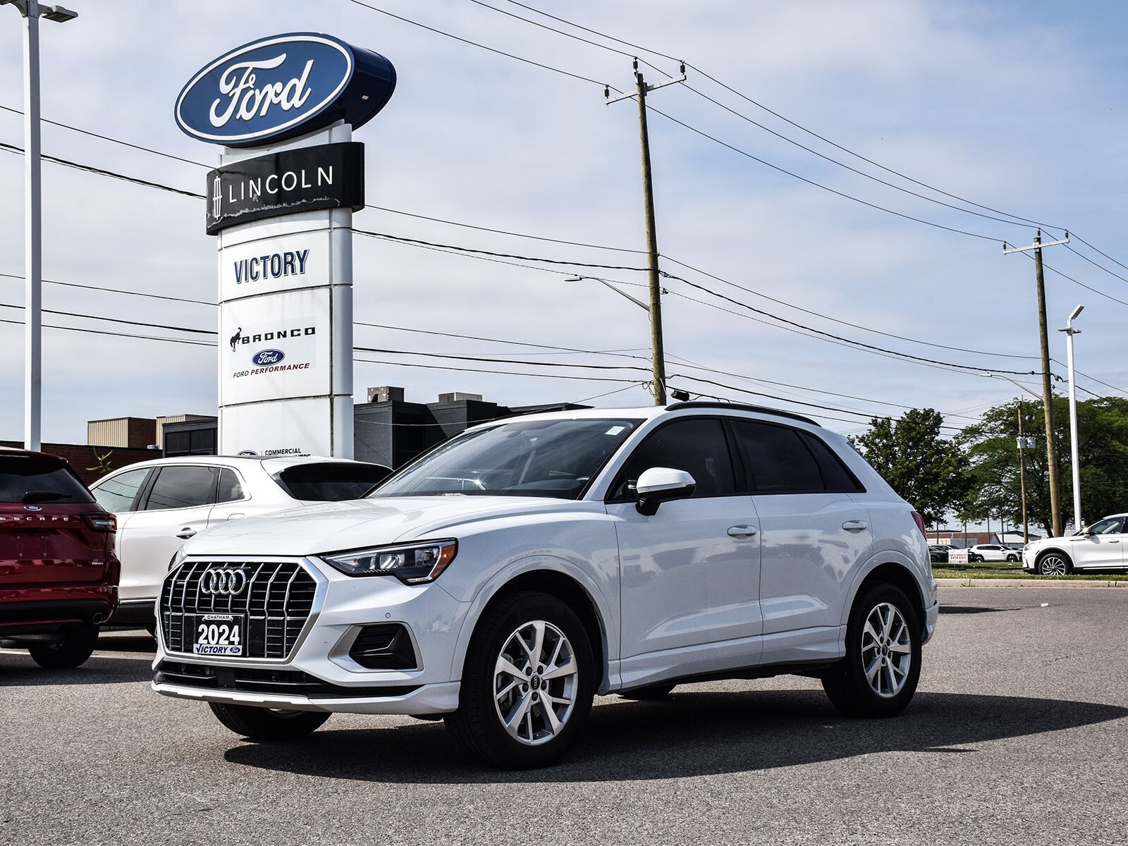 2024 Audi Q3 40 Komfort Heated Seats | Power Liftgate |