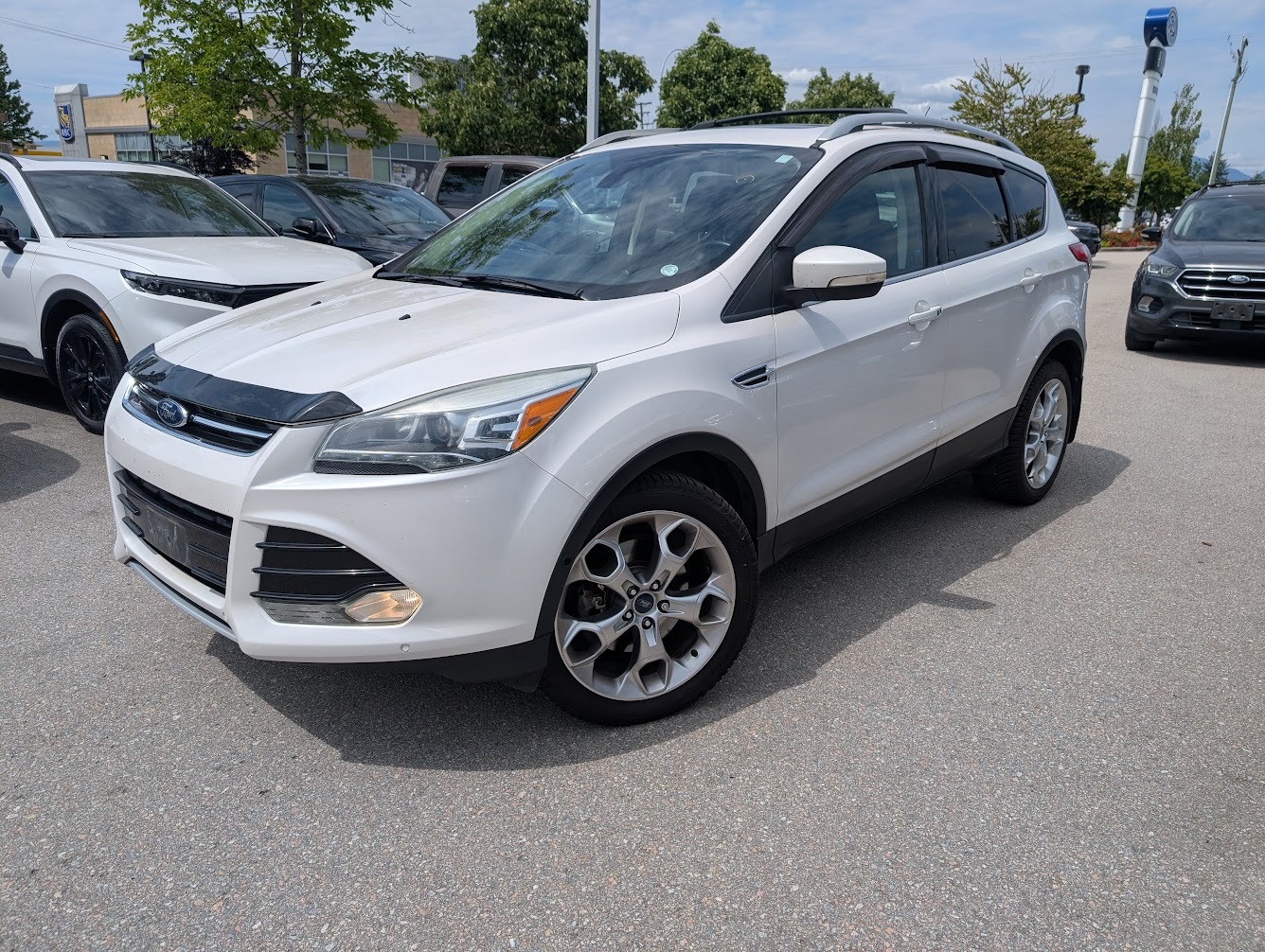2016 Ford Escape Titanium 4WD - Navigation, Power Sunroof