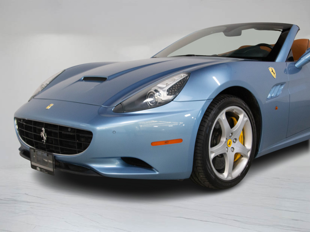 2011 Ferrari California CONVERTIBLE   PINIFARINA   19" RIM, Toronto, Cash