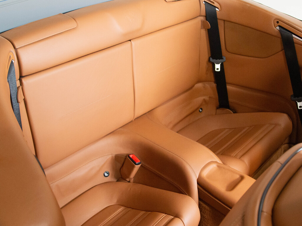 2011 Ferrari California CONVERTIBLE   PINIFARINA   19" RIM, Toronto, Cash