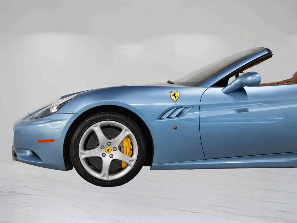 2011 Ferrari California CONVERTIBLE   PINIFARINA   19" RIM, Toronto, Cash