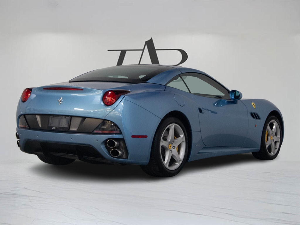 2011 Ferrari California CONVERTIBLE   PINIFARINA   19" RIM, Toronto, Cash