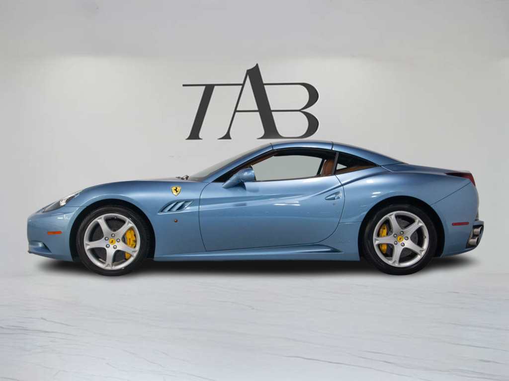 2011 Ferrari California CONVERTIBLE   PINIFARINA   19" RIM, Toronto, Cash