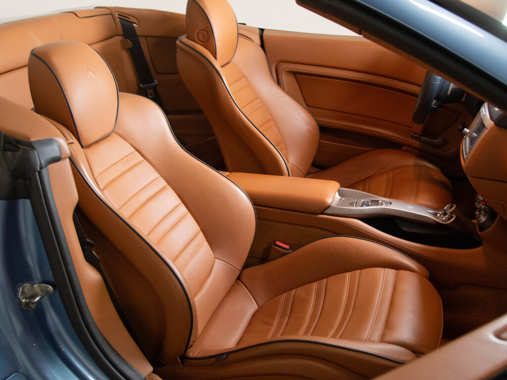 2011 Ferrari California CONVERTIBLE   PINIFARINA   19" RIM, Toronto, Cash