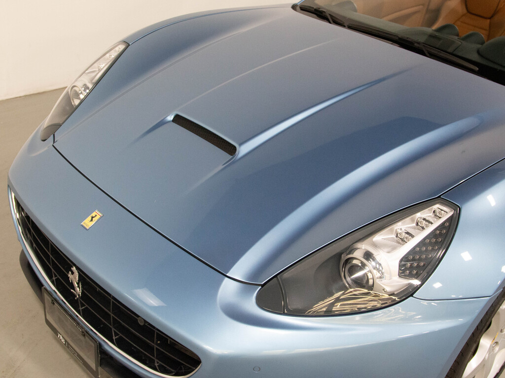 2011 Ferrari California CONVERTIBLE   PINIFARINA   19" RIM, Toronto, Cash