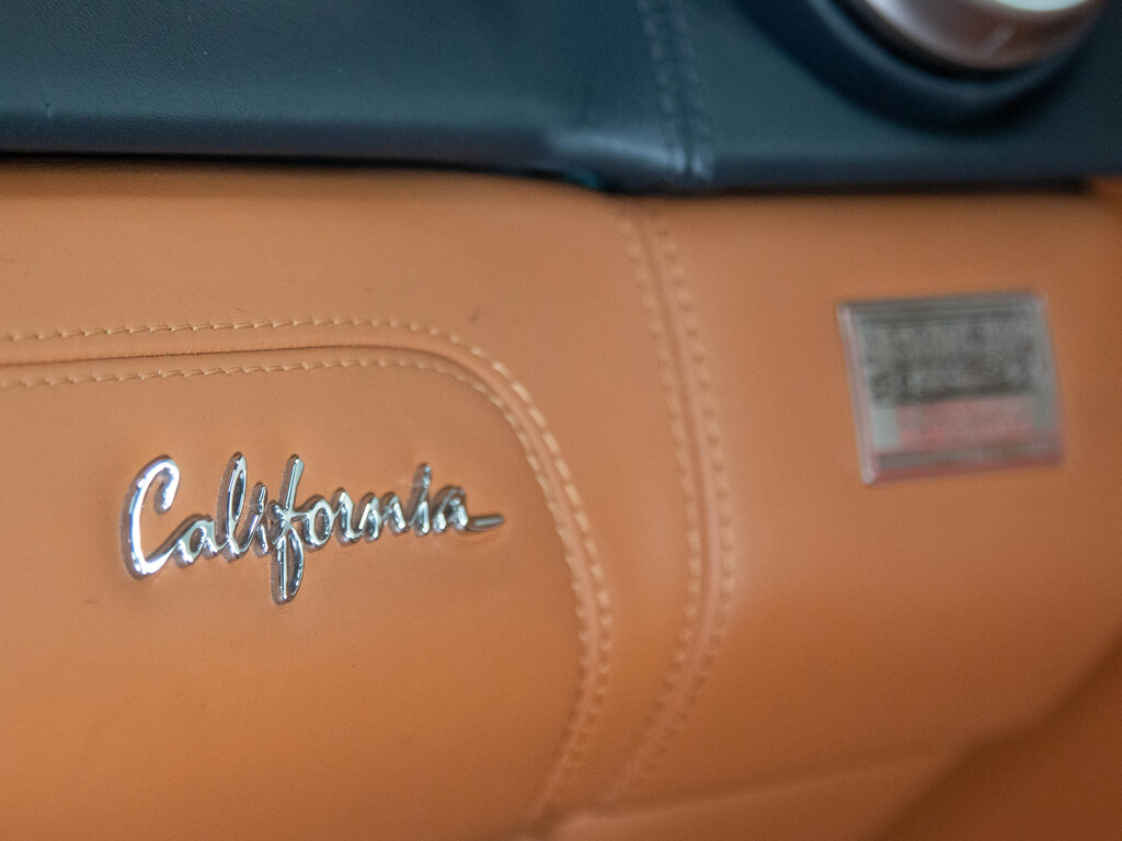 2011 Ferrari California CONVERTIBLE   PINIFARINA   19" RIM, Toronto, Cash