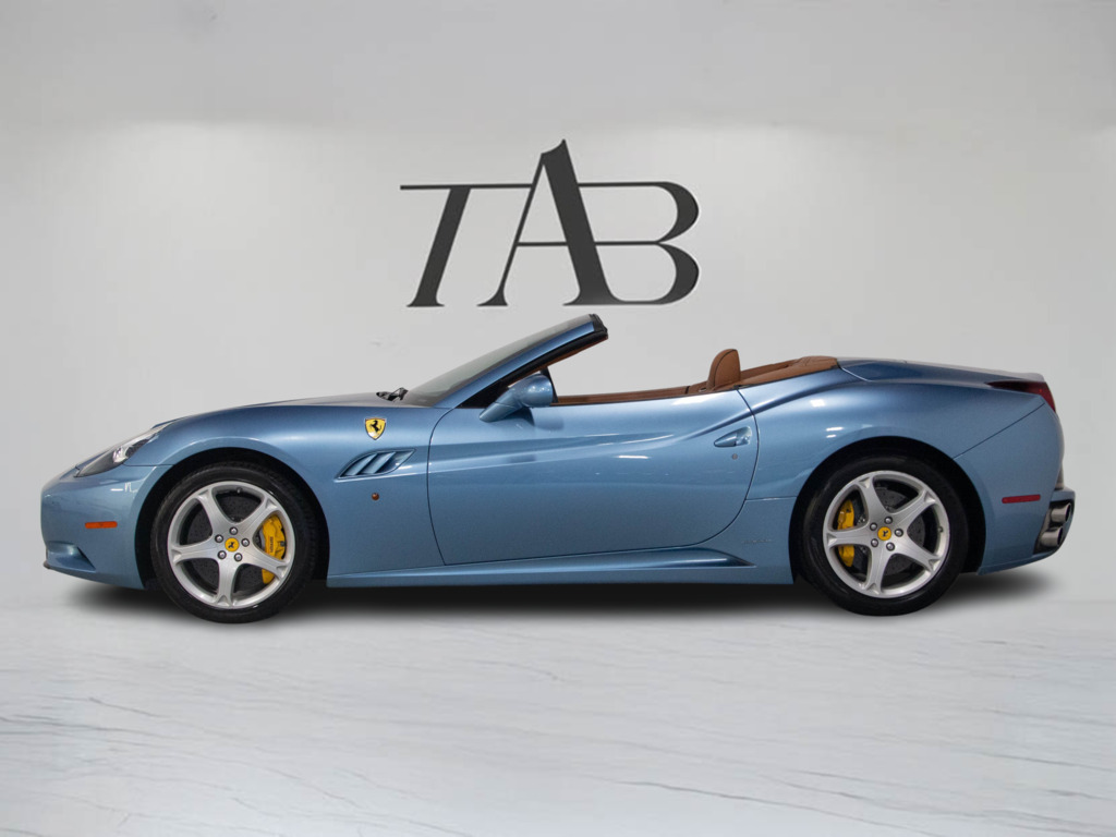 2011 Ferrari California CONVERTIBLE   PINIFARINA   19" RIM, Toronto, Cash