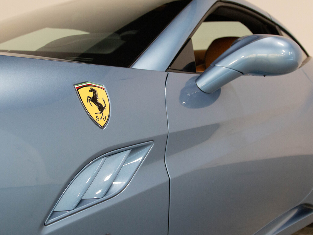 2011 Ferrari California CONVERTIBLE   PINIFARINA   19" RIM, Toronto, Cash