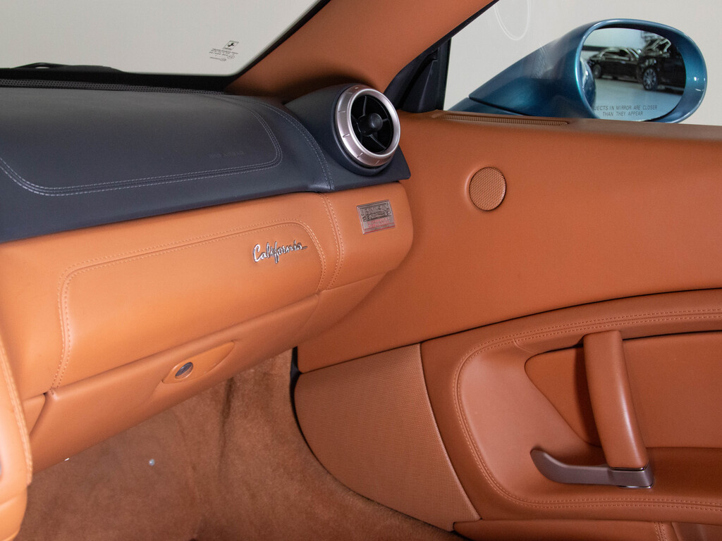2011 Ferrari California CONVERTIBLE   PINIFARINA   19" RIM, Toronto, Cash