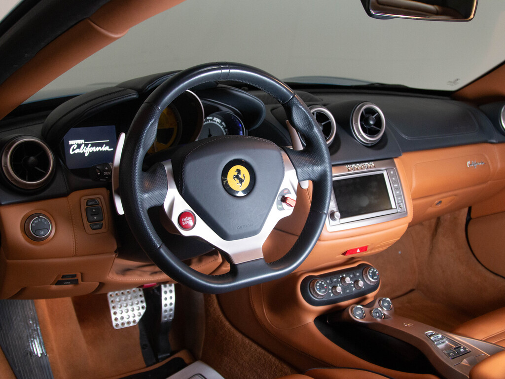 2011 Ferrari California CONVERTIBLE   PINIFARINA   19" RIM, Toronto, Cash