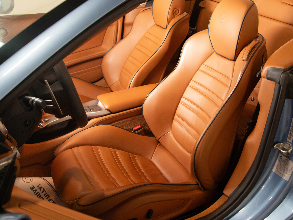 2011 Ferrari California CONVERTIBLE   PINIFARINA   19" RIM, Toronto, Cash