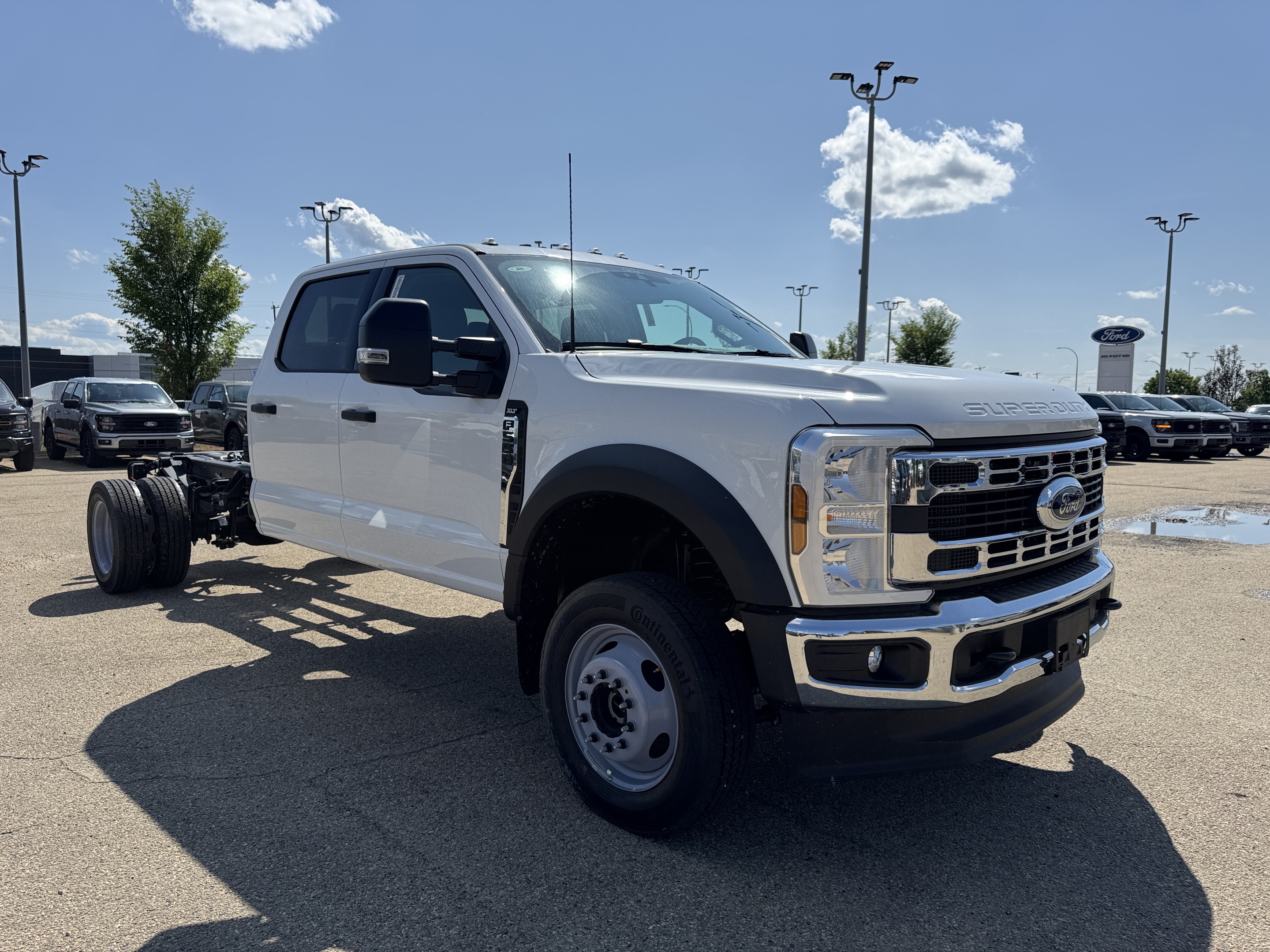 2025 Ford F-550 XLT CHASSIS - 203" WB (84" CA) w/PAYLOAD PLUS PKG