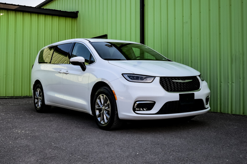 2023 Chrysler Pacifica Touring L AWD  • HEATED SEATS/STEERING 