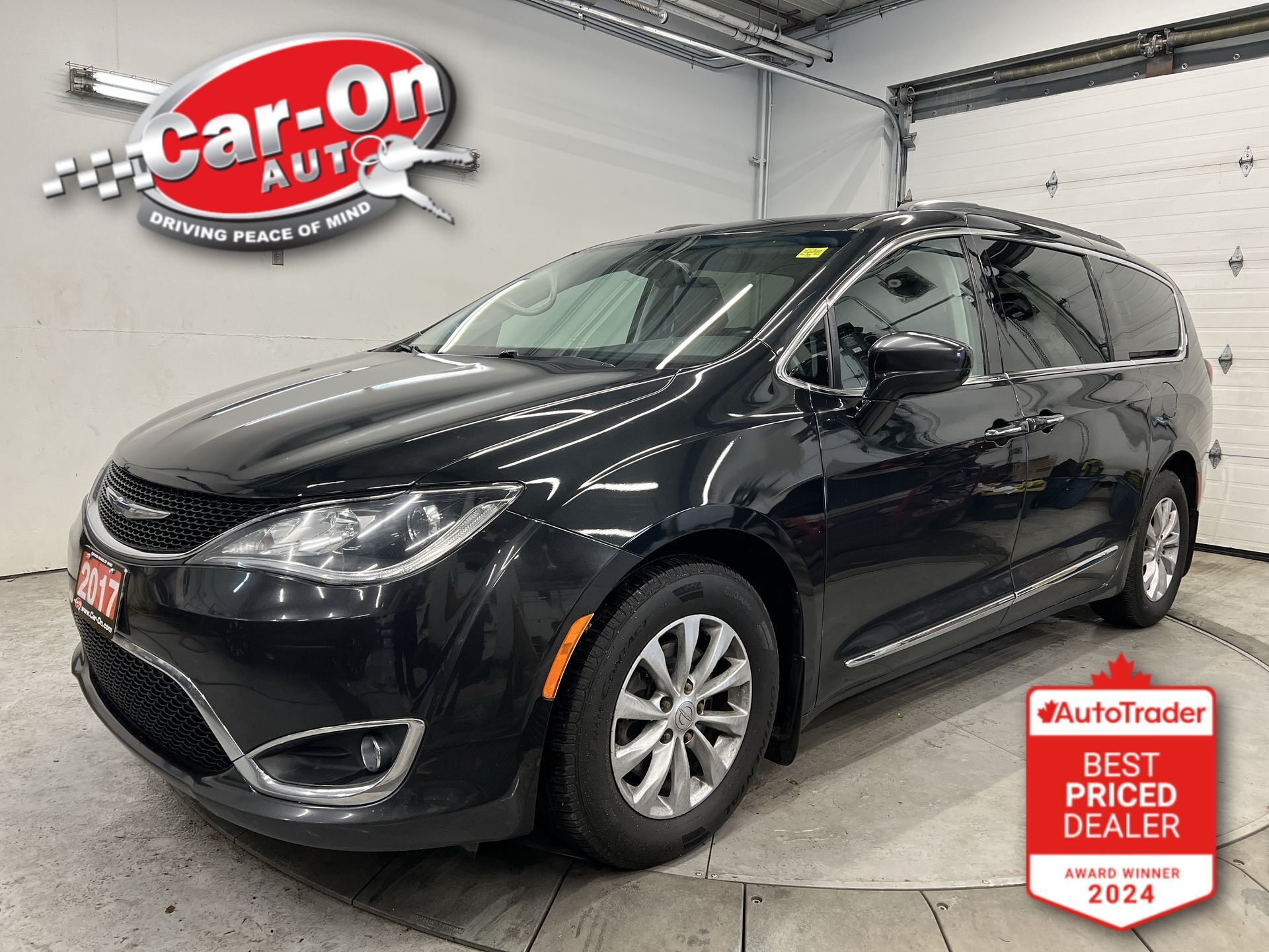 2017 Chrysler Pacifica TOURING-L| 7-PASSENGER | HTD LEATHER| CARPLAY