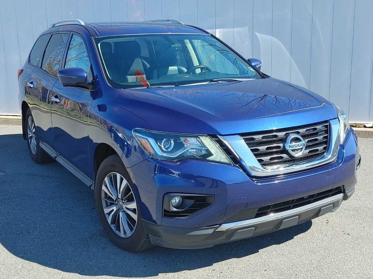 2019 Nissan Pathfinder SL | Leather | SunRoof | Cam | USB | XM | Keyless 