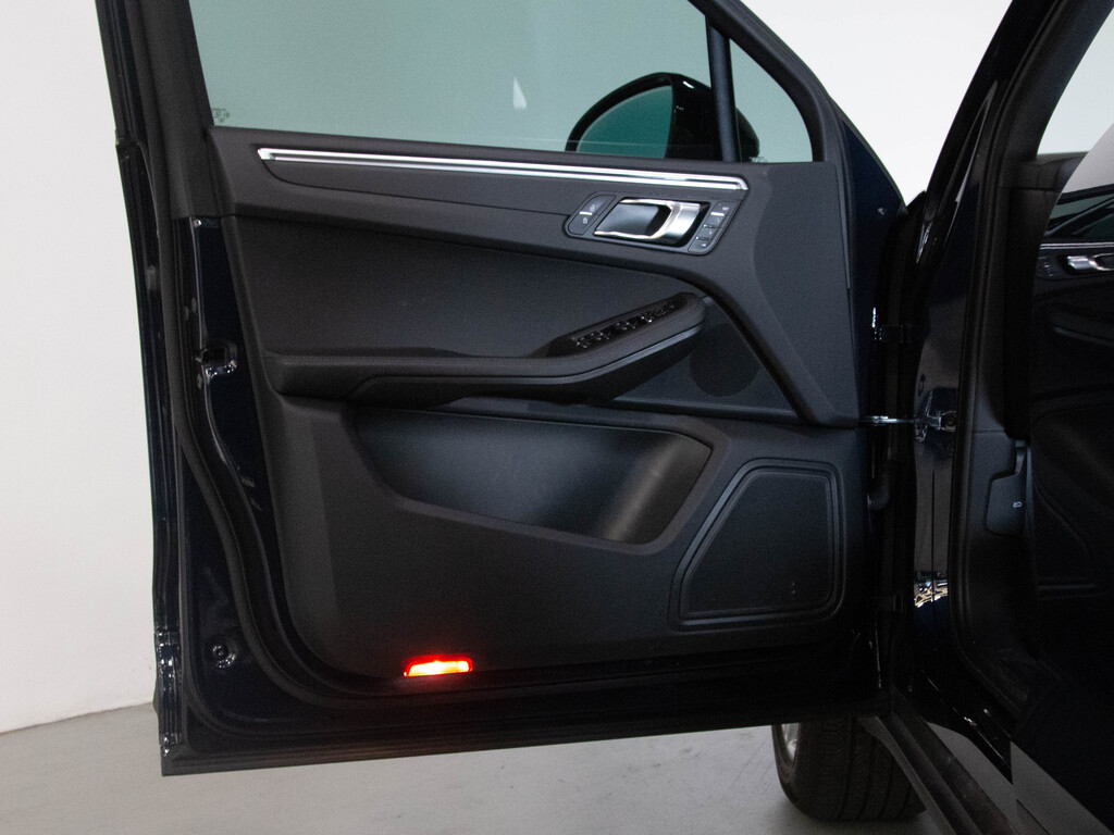 2023 Porsche Macan T, Toronto, Cash