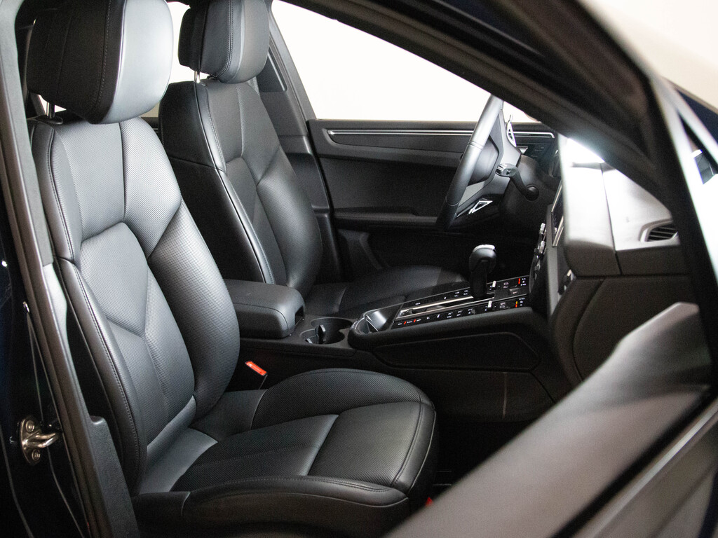 2023 Porsche Macan T, Toronto, Cash