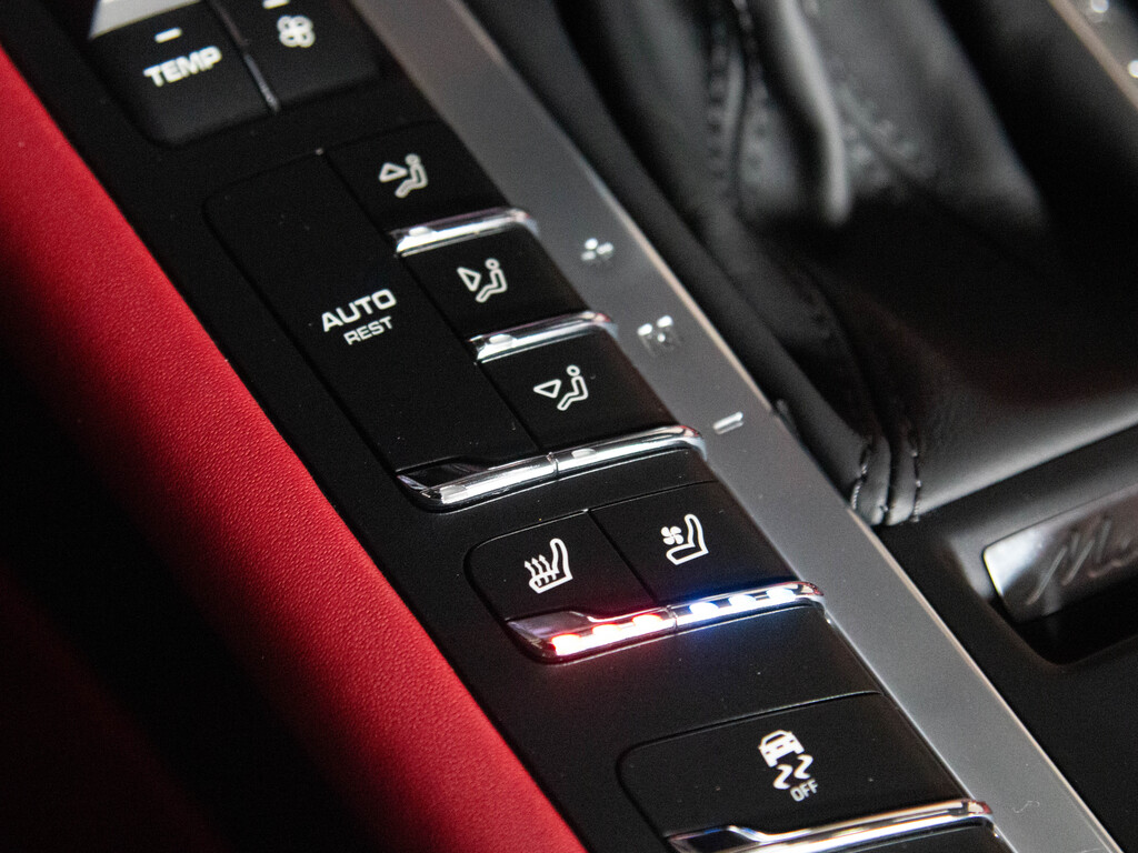 2021 Porsche Macan Turbo, Toronto, Cash