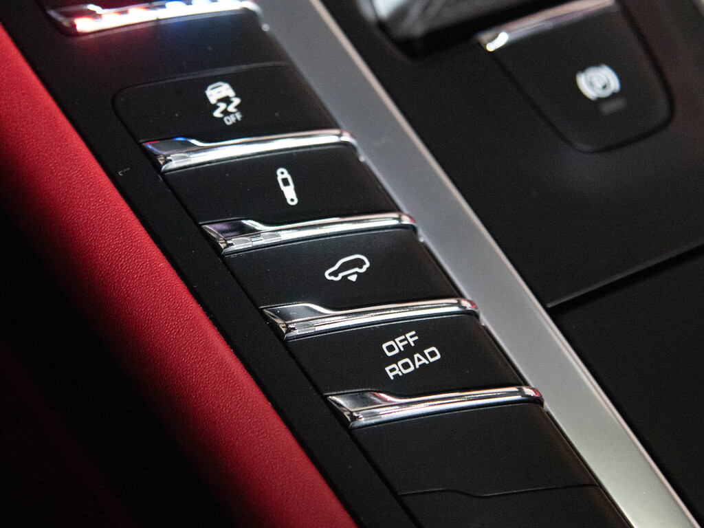 2021 Porsche Macan Turbo, Toronto, Cash