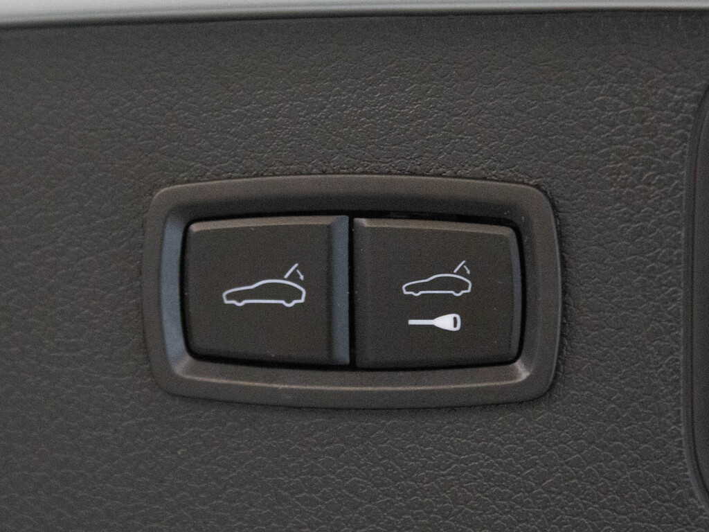 2021 Porsche Macan Turbo, Toronto, Cash