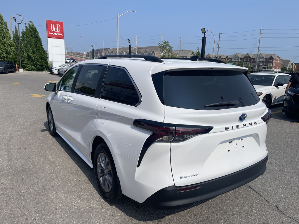 2025 Toyota Sienna LE 8-Passenger, Toronto, Cash