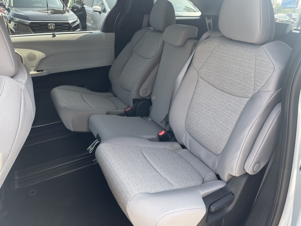 2025 Toyota Sienna LE 8-Passenger, Toronto, Cash