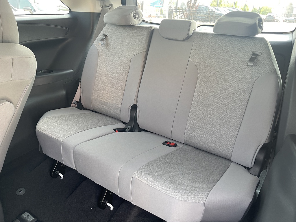 2025 Toyota Sienna LE 8-Passenger, Toronto, Cash