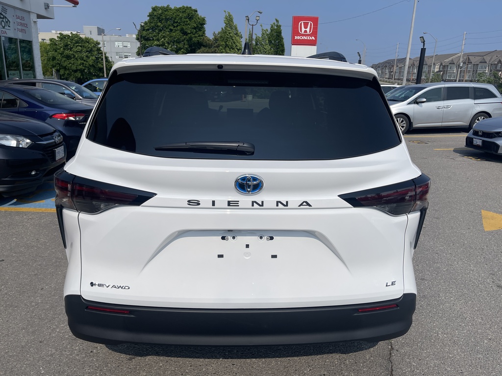 2025 Toyota Sienna LE 8-Passenger, Toronto, Cash