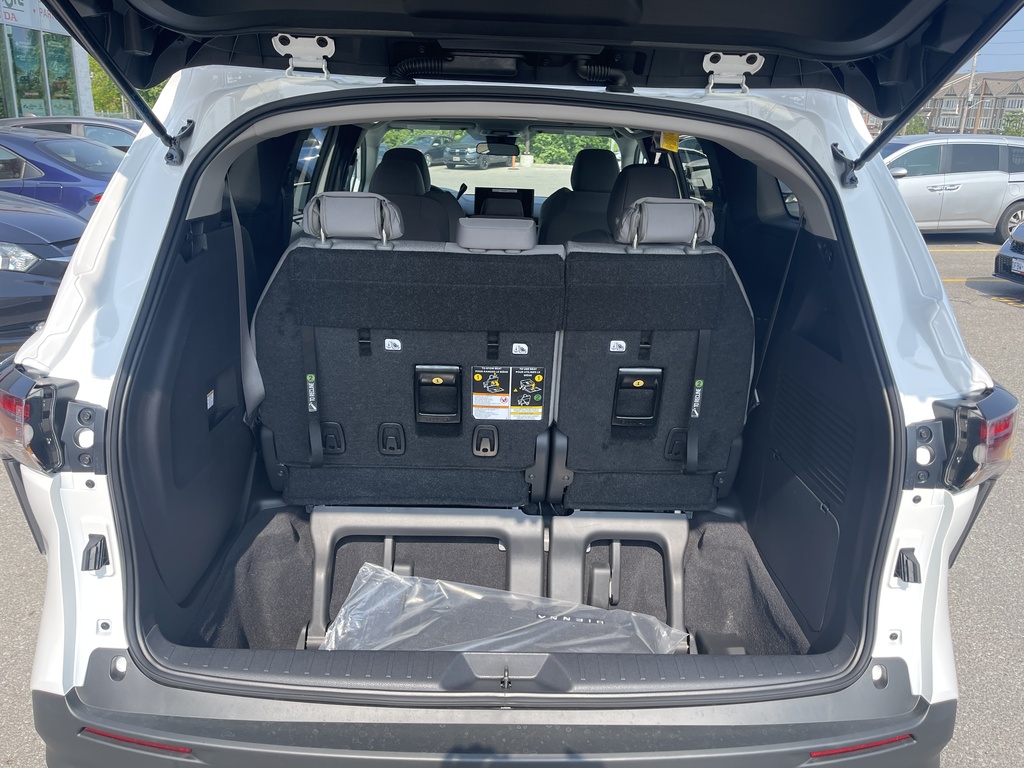 2025 Toyota Sienna LE 8-Passenger, Toronto, Cash