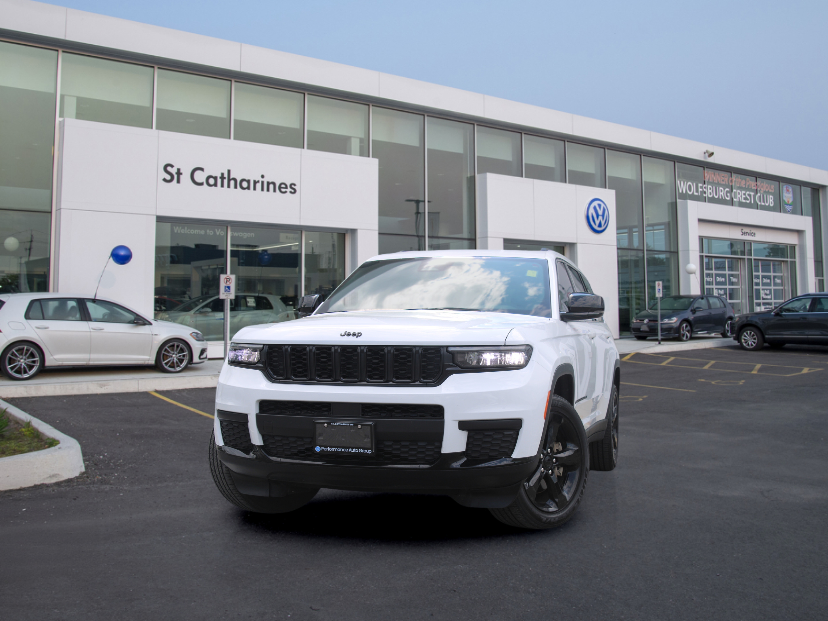 2024 Jeep Grand Cherokee L Altitude | Black Package | Sunroof | Clean