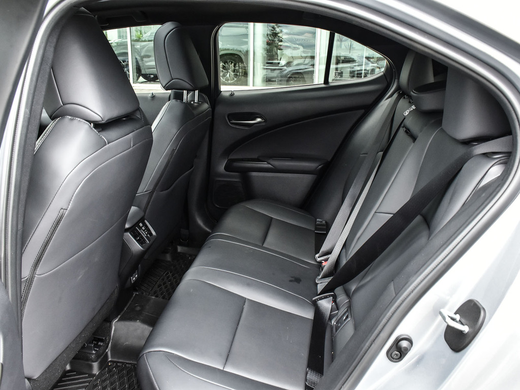 2025 Lexus UX 300h 300h, Toronto, Cash