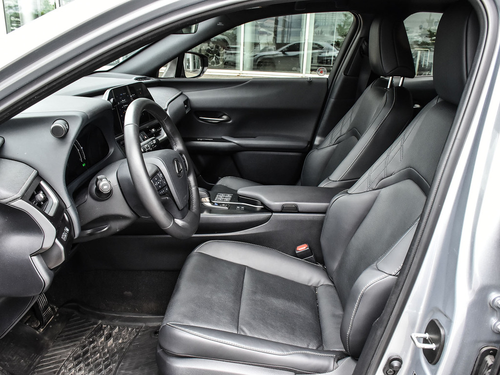 2025 Lexus UX 300h 300h, Toronto, Cash