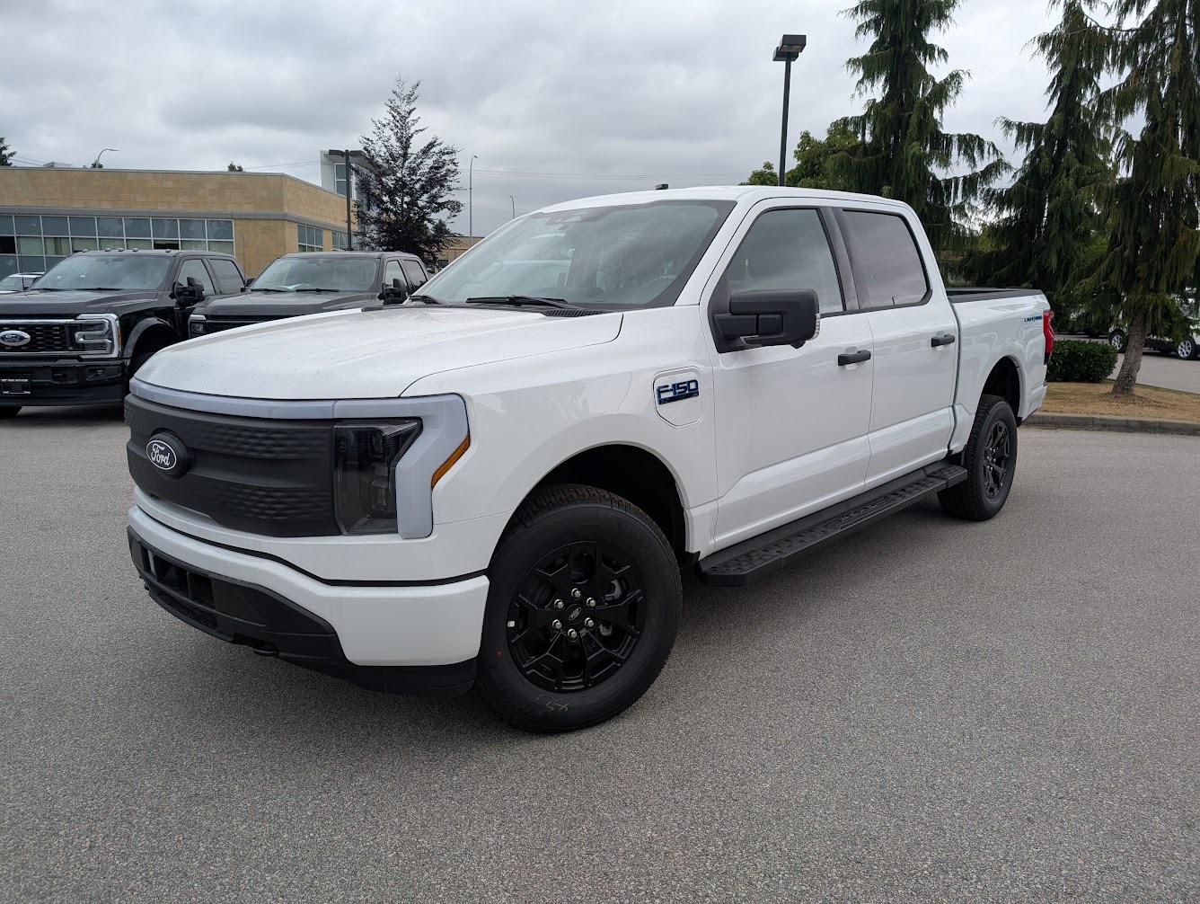 2025 Ford F-150 Lightning XLT - Standard Range Battery, Spray-in Bedliner