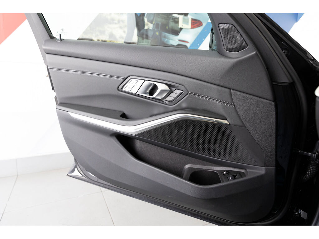 2021 BMW 330e xDrive, Vancouver, Cash